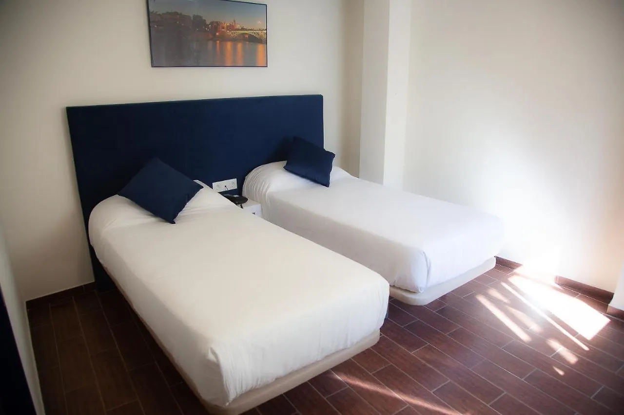 Noches En Triana Hotel Seville 2*,